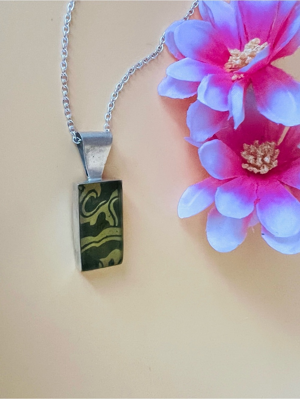Silver clear resin Green Swirl Rectangular Pendant Necklace